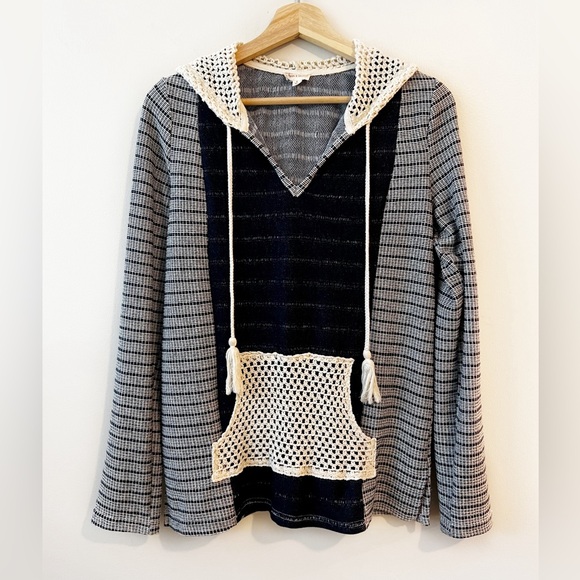 Hem & Thread blue and beige crotchet pocket hoodie sweater women’s size small - Picture 4 of 11